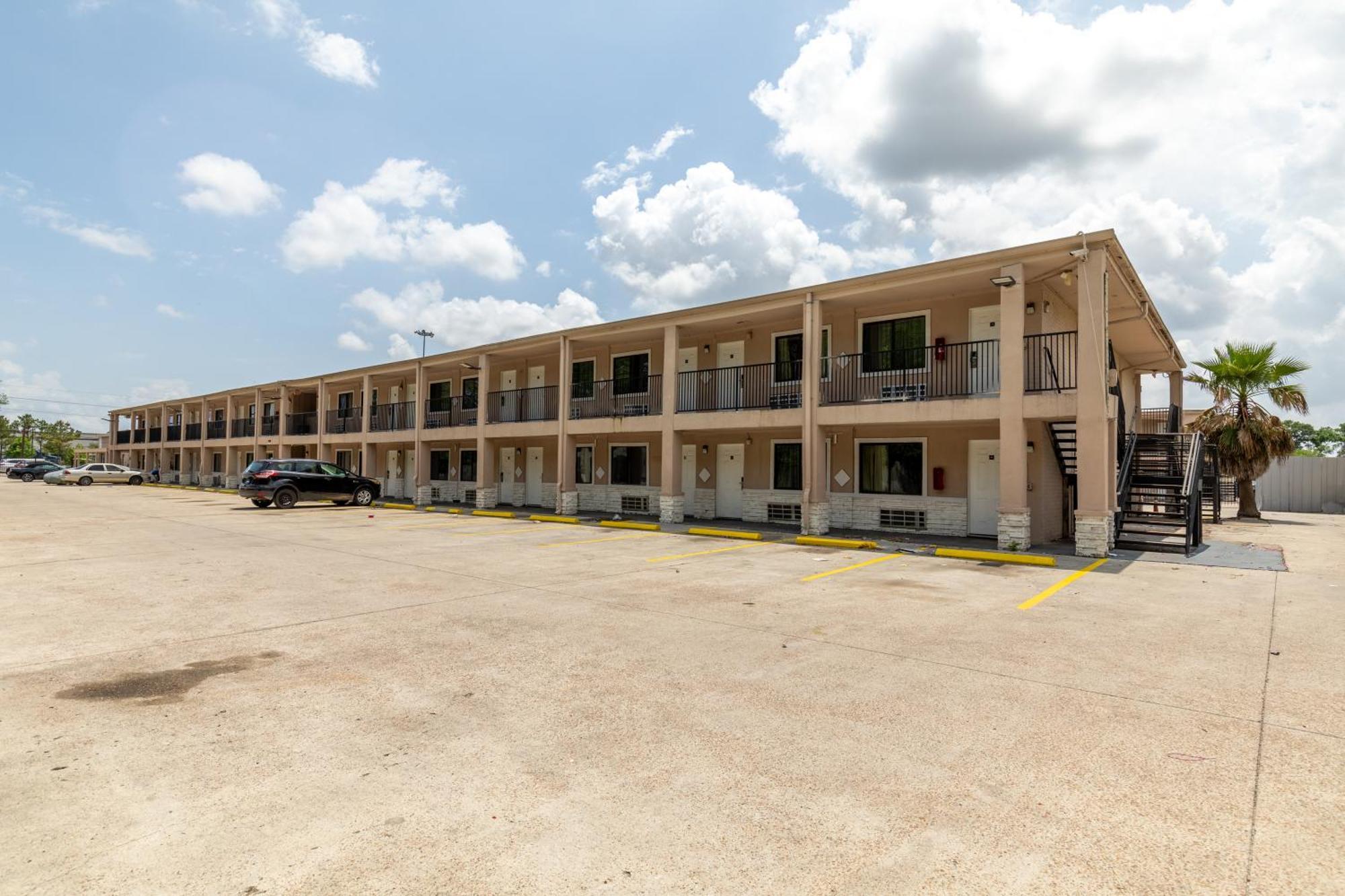 Travel Inn & Suites Humble Exterior photo