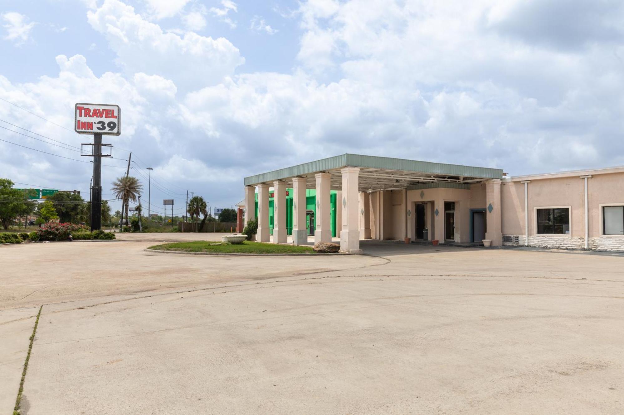 Travel Inn & Suites Humble Exterior photo
