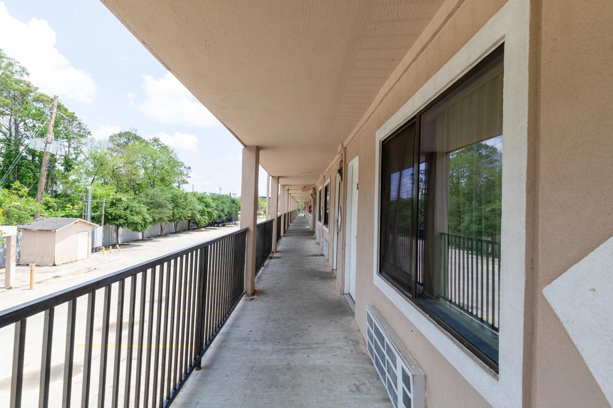 Travel Inn & Suites Humble Exterior photo