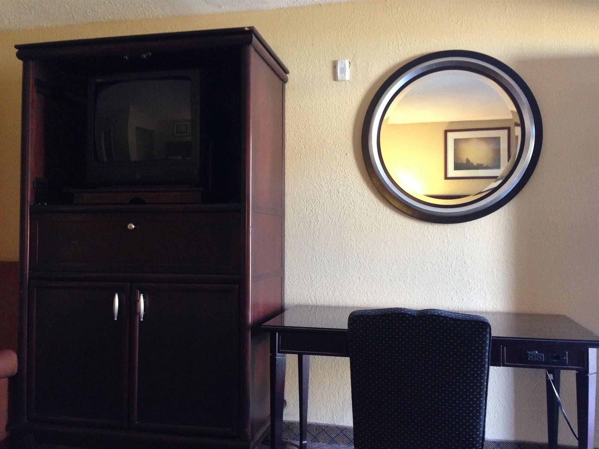 Travel Inn & Suites Humble Exterior photo